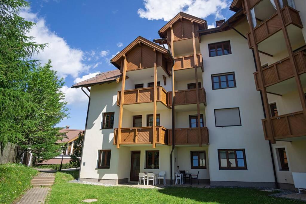 Hundefreundliche Bergwohnung Neben Der Skipiste - Mittelstation Skigebiet Gerlitzen Kanzelhohe Extérieur photo
